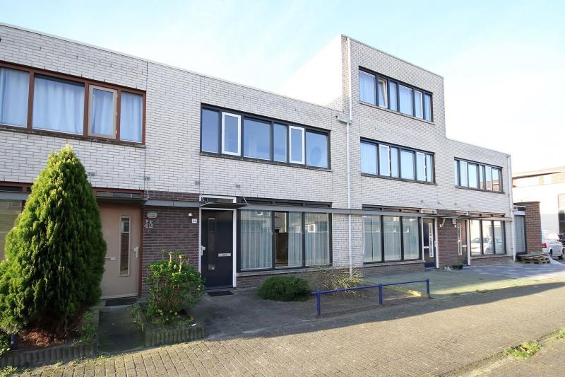 Te huur: Semi-studio in Tilburg – Schinveldstraat 44, Tilburg